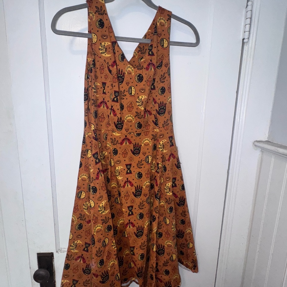 Brown Sleeveless Patterned Dress